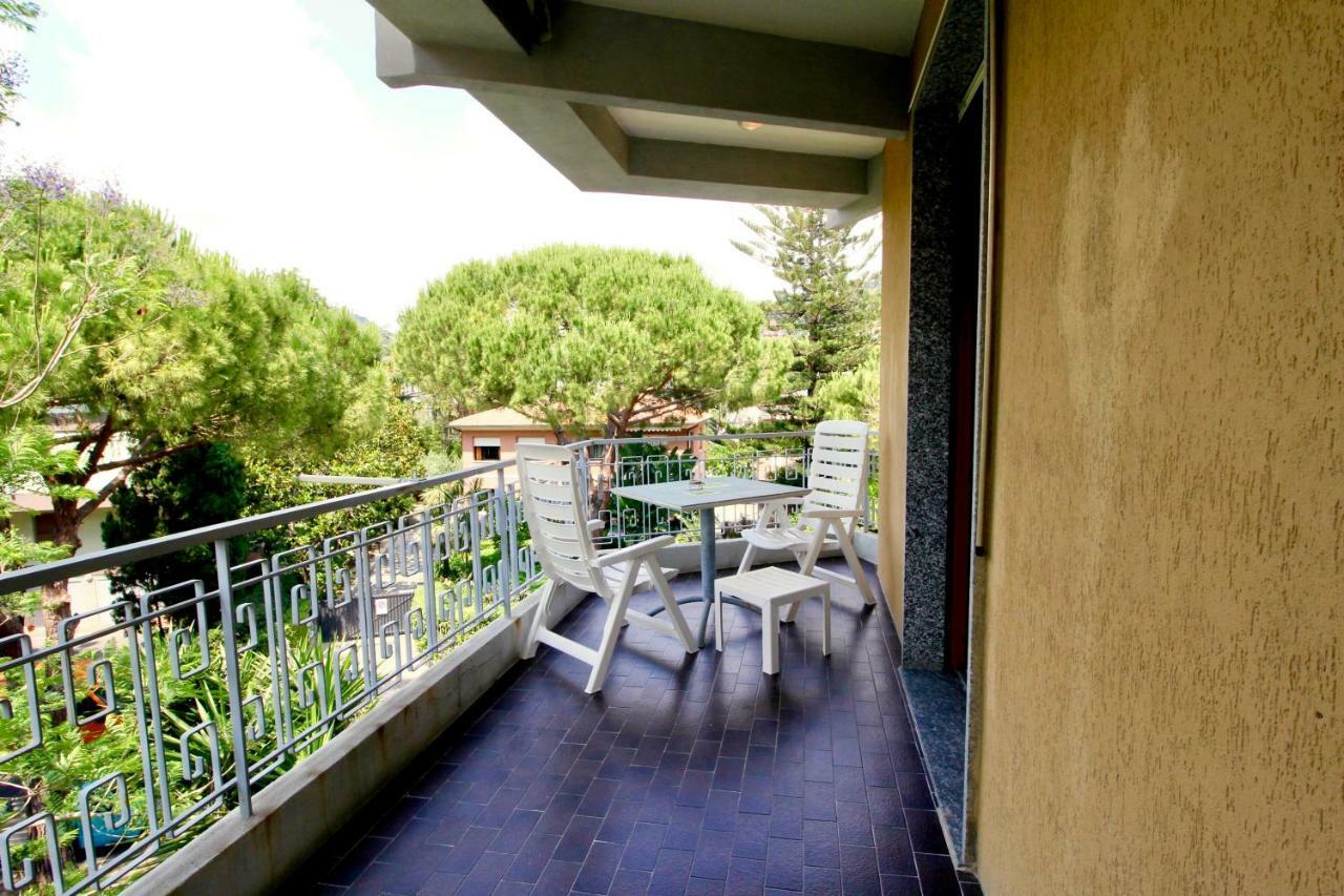 The Green Corner Bordighera Buitenkant foto